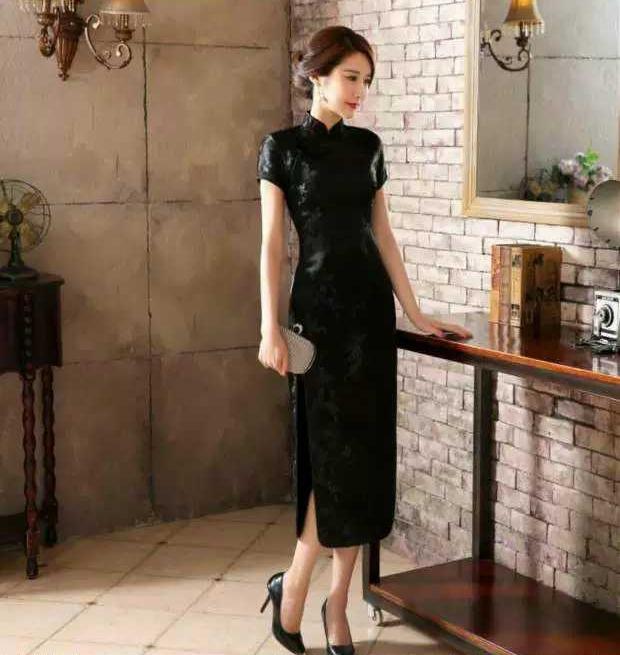 Sườn xám Dài Gấm Đen tuyền có hình thật