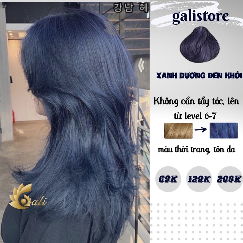 Chìa khóa để có mái tóc xanh dương đen khói đẹp như trong bức ảnh này chính là sự tỉ mỉ trong từng chi tiết. Hãy cùng chiêm ngưỡng và được truyền cảm hứng cho việc thử các kiểu nhuộm tóc mới.