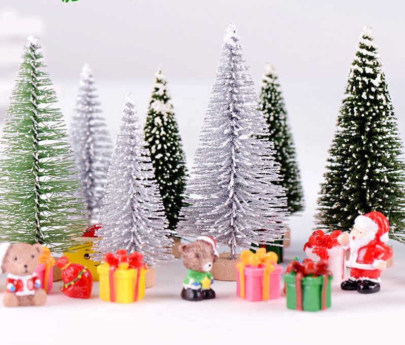 Cây thông noel phủ tuyết kim tuyến