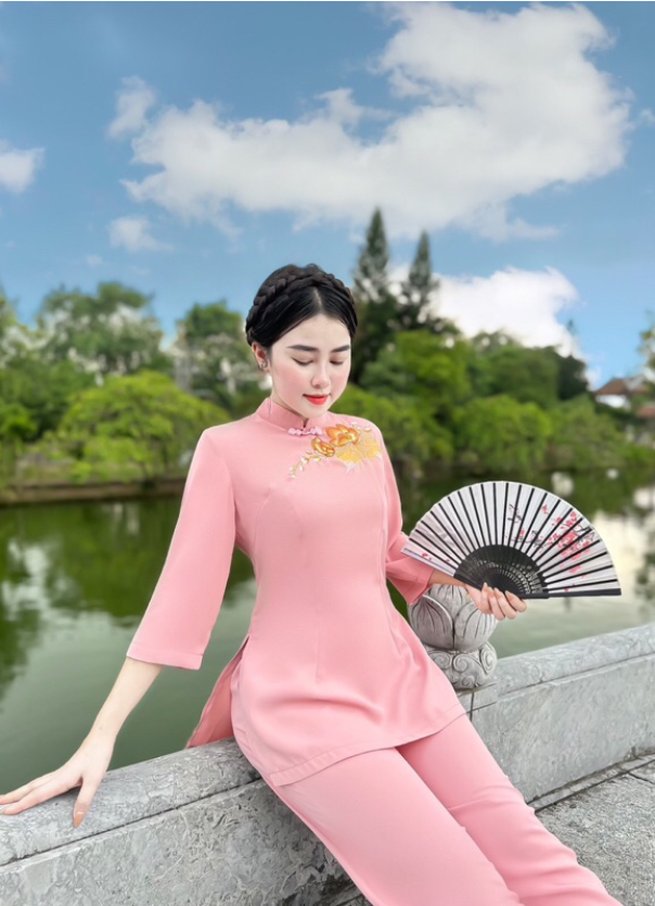 Đồ lam đi chùa lụa thêu hoa cúc tàu đính ngọc