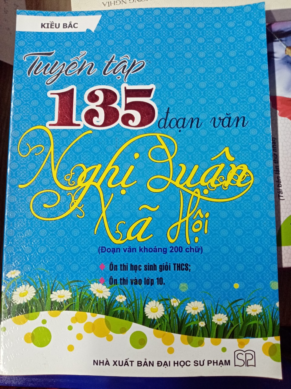 Sách tuyển tập 135 đoạn văn nghị luận xã hội