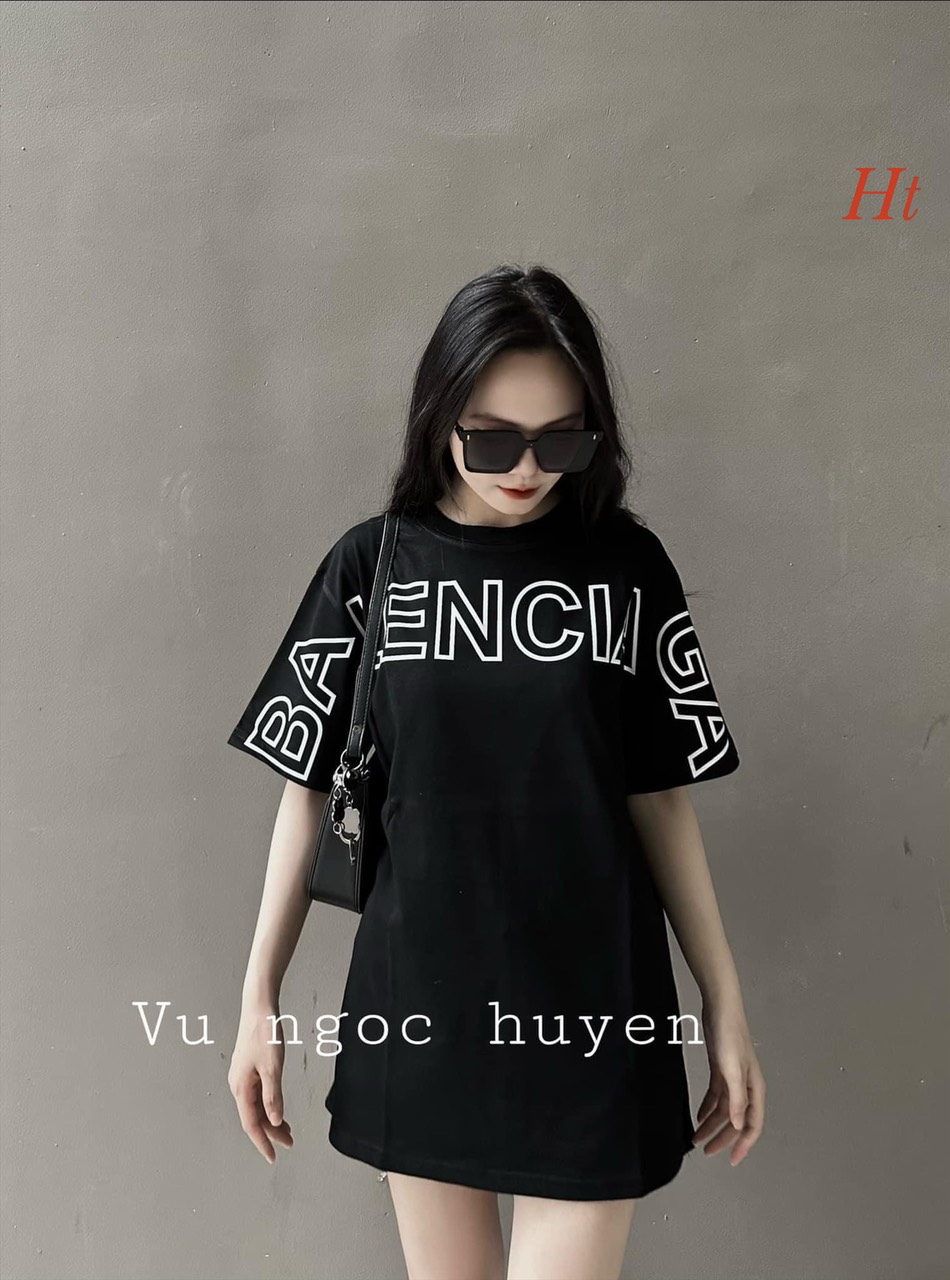 Áo phông B.u.l.e.n chạy ngang ngực Màu áo: đen, trắng.