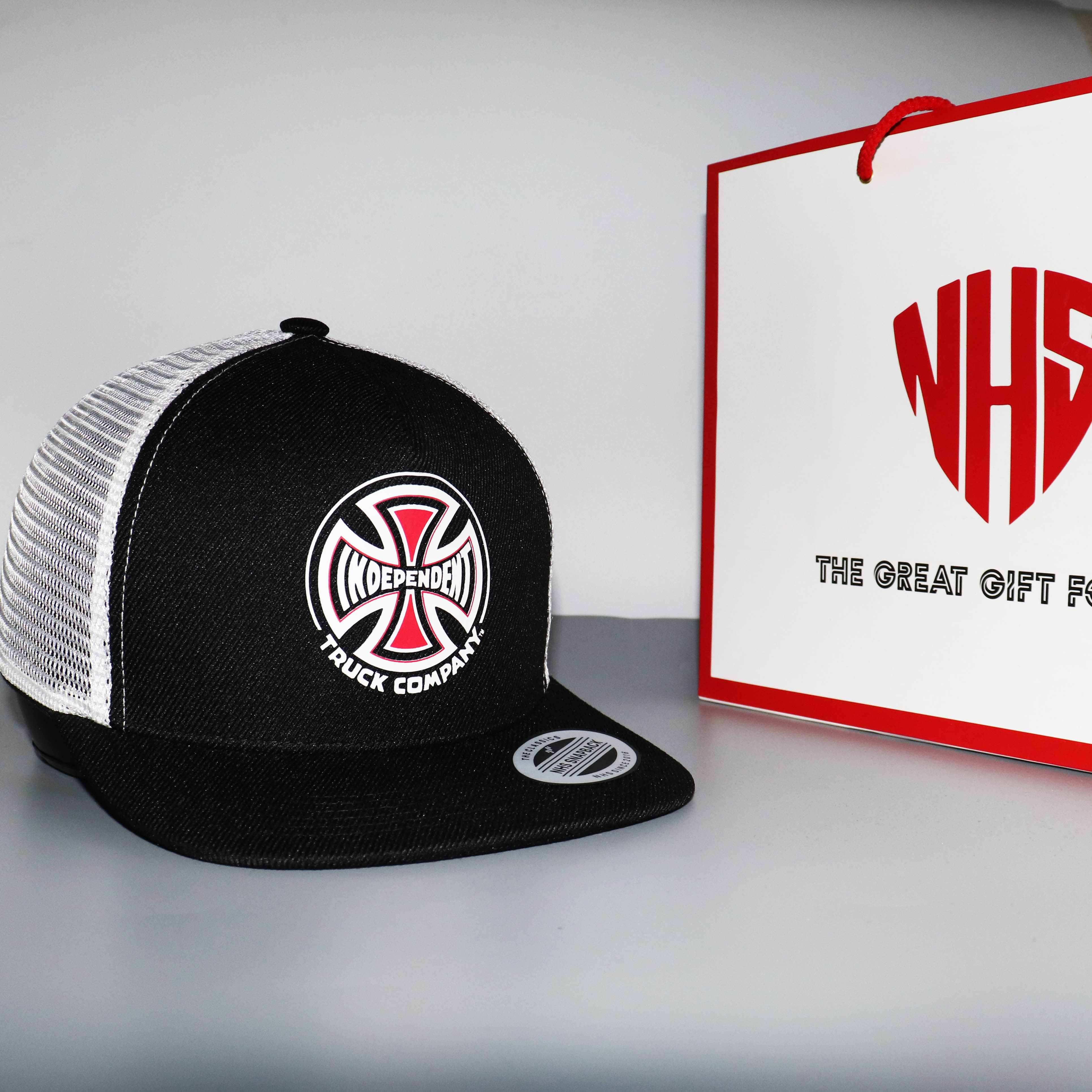 Nón snapback nhs tg001đ thánh giá đen lưới trắng .