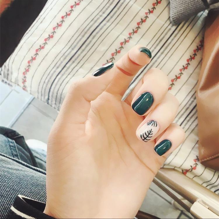 Bộ 24 móng tay giả hình lá xanh
