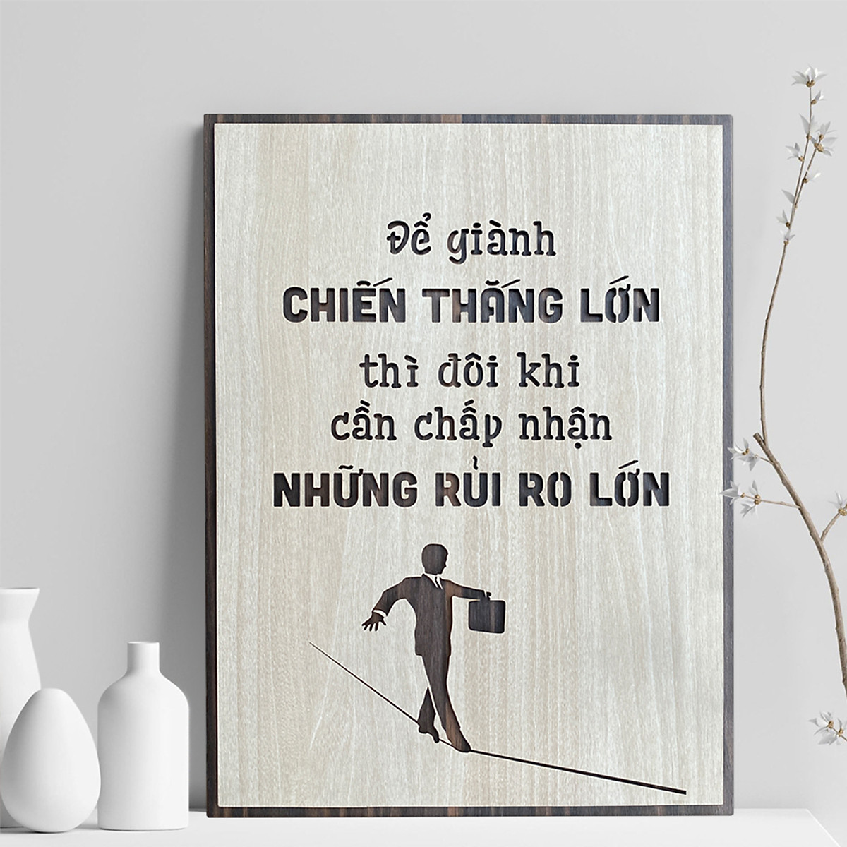 Tranh Slogan tạo động lực tinh thần làm việc học tập hiệu quả LEVU040B "Để giành chiến thắng lớn thì đôi khi cần chấp nhận những rủi ro lớn"