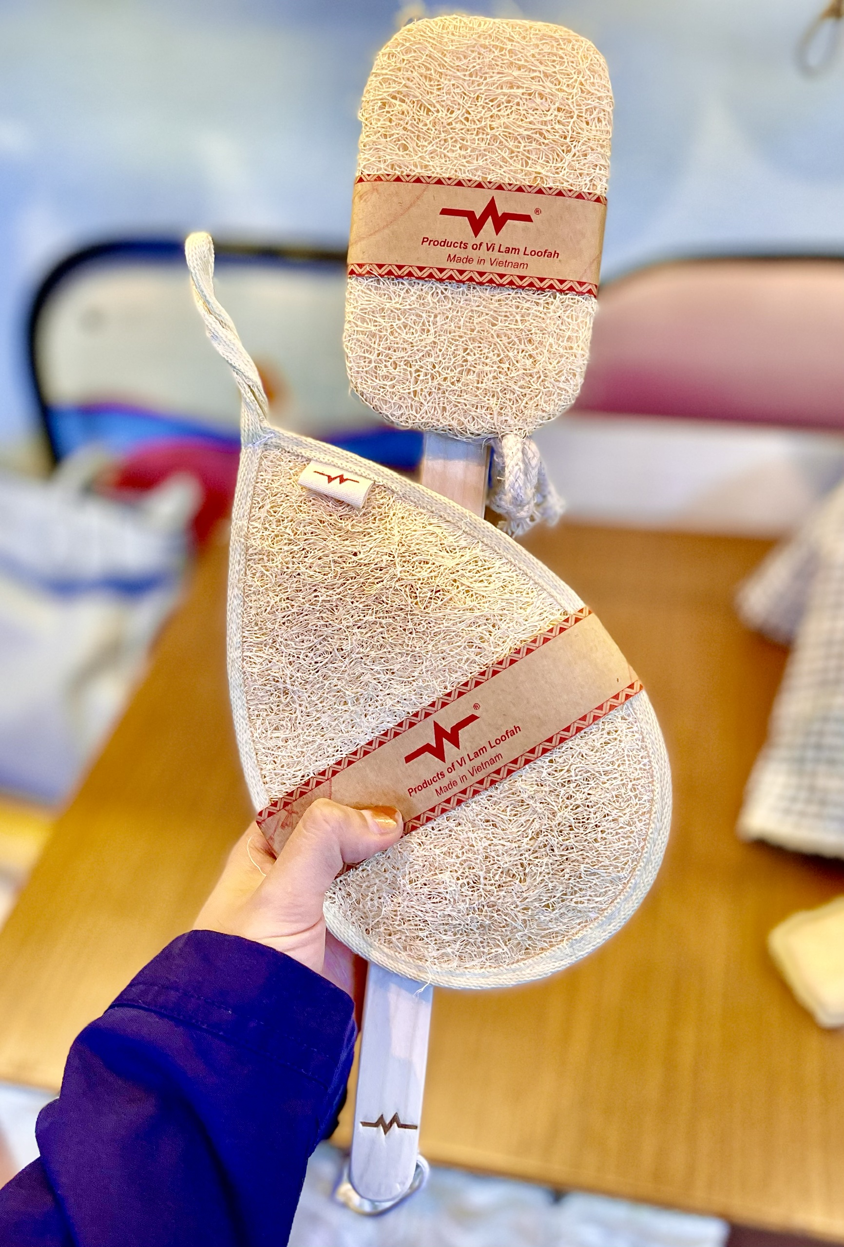 COMBO CÂY CHÀ LƯNG VÀ BÔNG TẮM XƠ MƯỚP HÌNH GIỌT NƯỚC tẩy tế bào chết tuần hoàn máu giảm mụn lưng THƯƠNG HIỆU XƠ MƯỚP VI LÂM