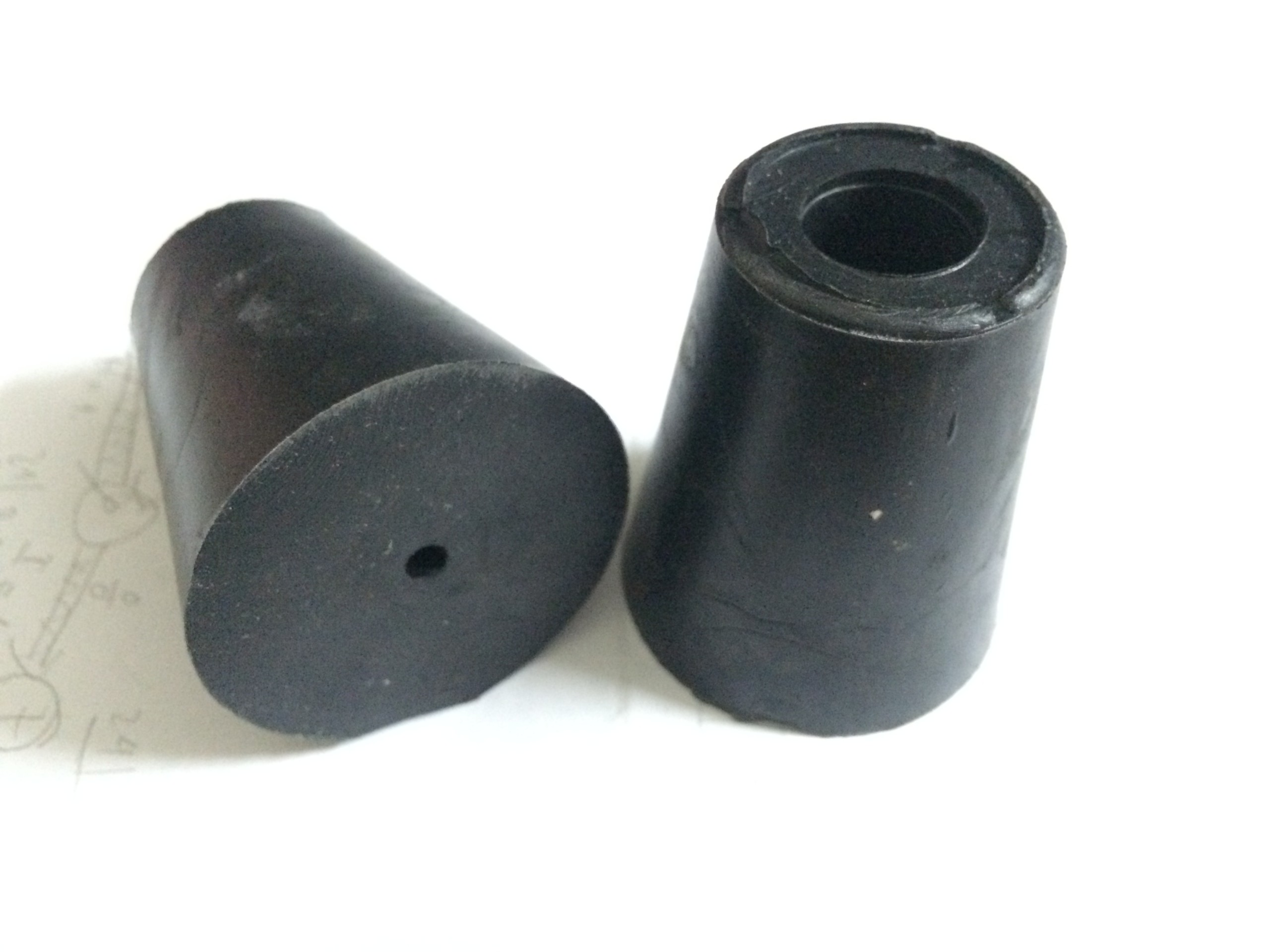 Chân cao su cho loa thùng Sub trầm 5cm : 4 chiếc - chancaosu