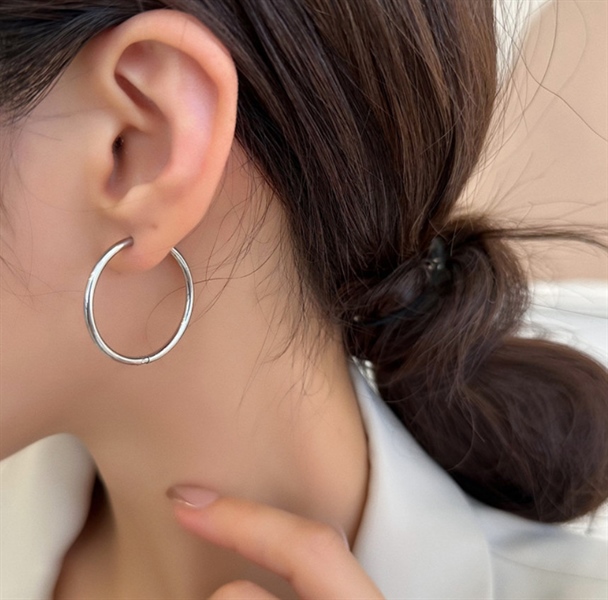 Bông tai nữ khoen tròn basic titan không han rỉ tt4575