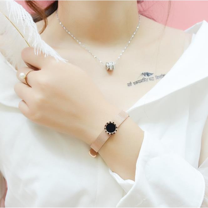 Vòng tay nữ vòng tay titan không han gỉ - mẫu đá đen sang chảnh, thiết kế tinh xảo, sang trọng và thời thượng, phù hợp với mọi loại trang phục