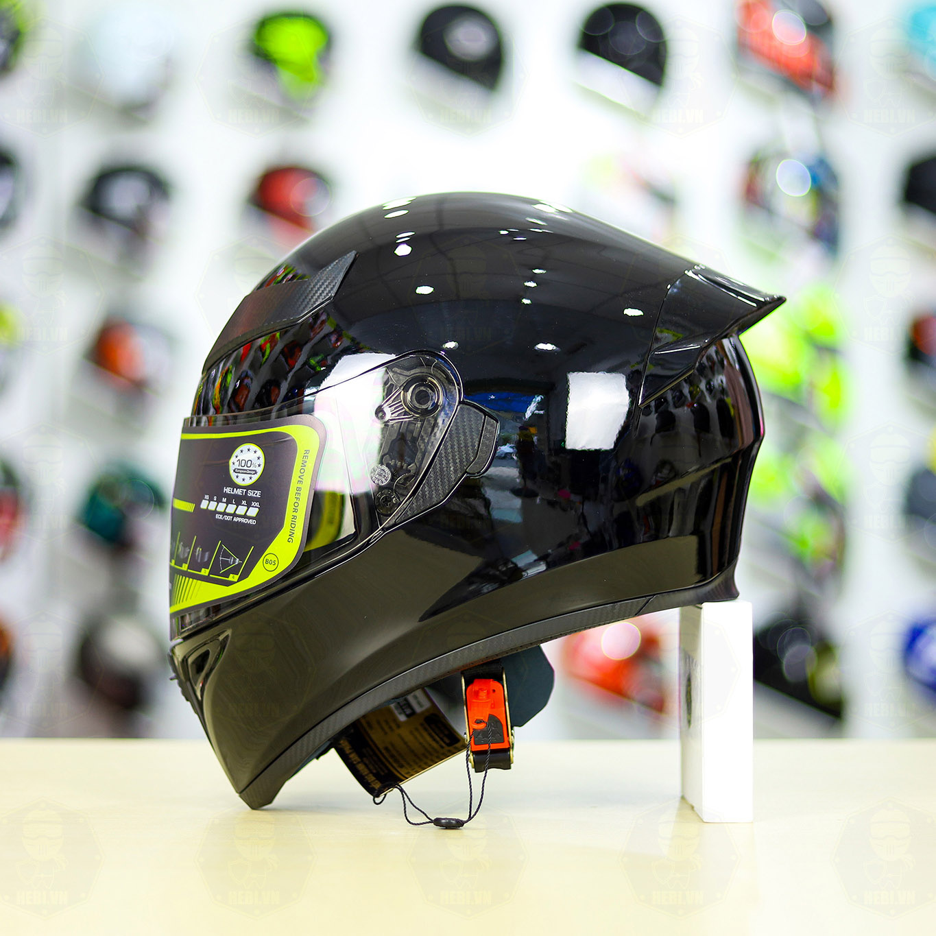 MŨ BẢO HIỂM ROYAL M138B 1 KÍNH MÀU ĐEN BÓNG KÈM TÚI VÀ HỘP CHÍNH HÃNG