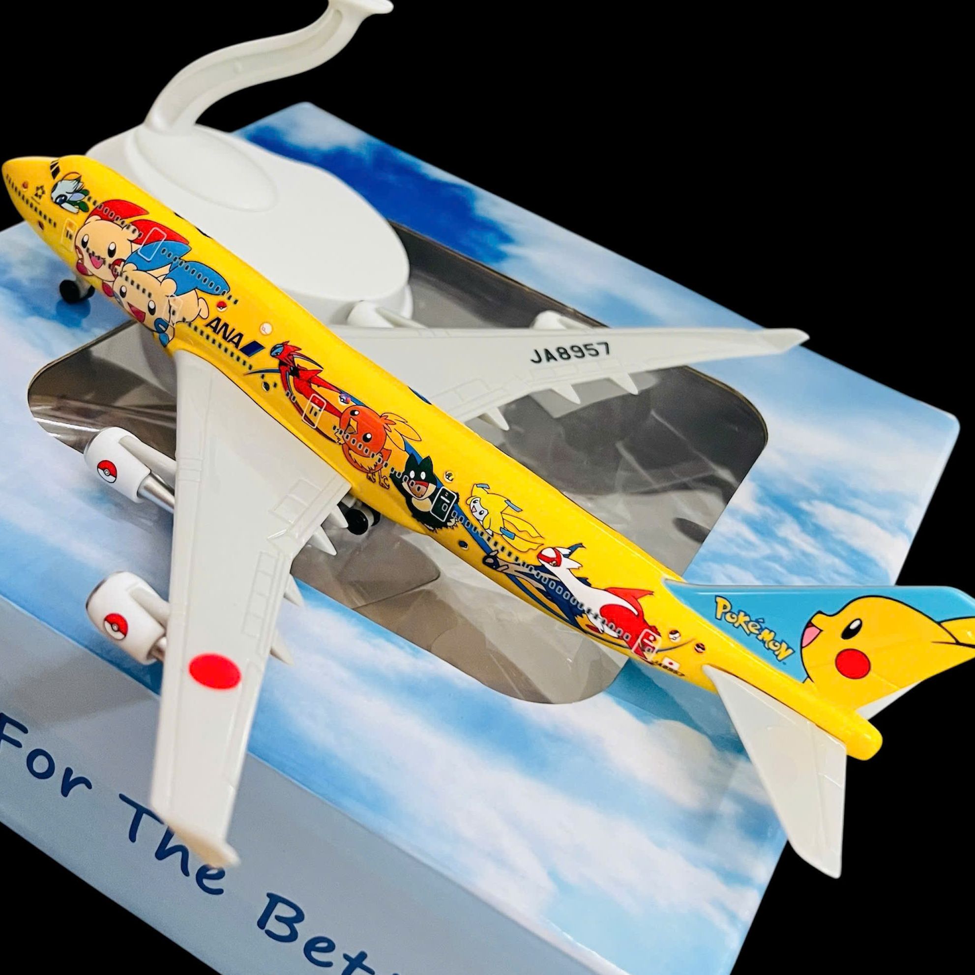 Mô Hình Máy Bay Boeing 747-400 ANA Pokemon Hãng Japan Tỉ lệ 1:400 (20CM) Nhựa ABS Kèm Chân Đế Trưng Bày