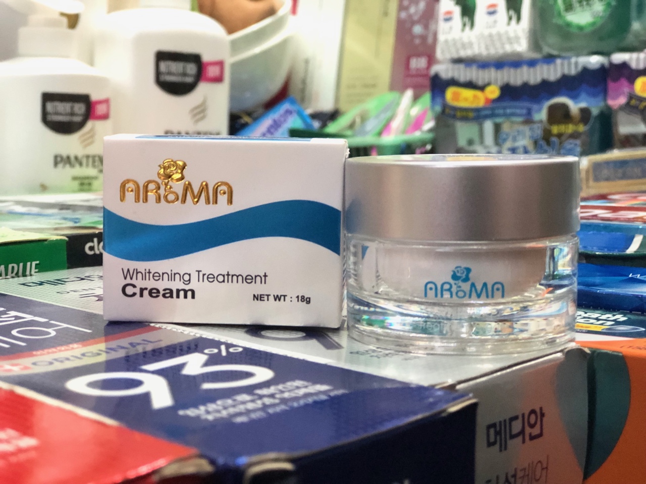 Kem trắng da dinh dưỡng- Aroma Whitening Treatment Cream 18g