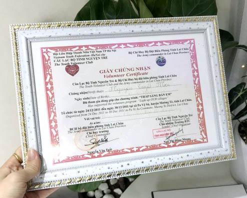 khung bằng khen , khung để ảnh bé A4 trắng sao