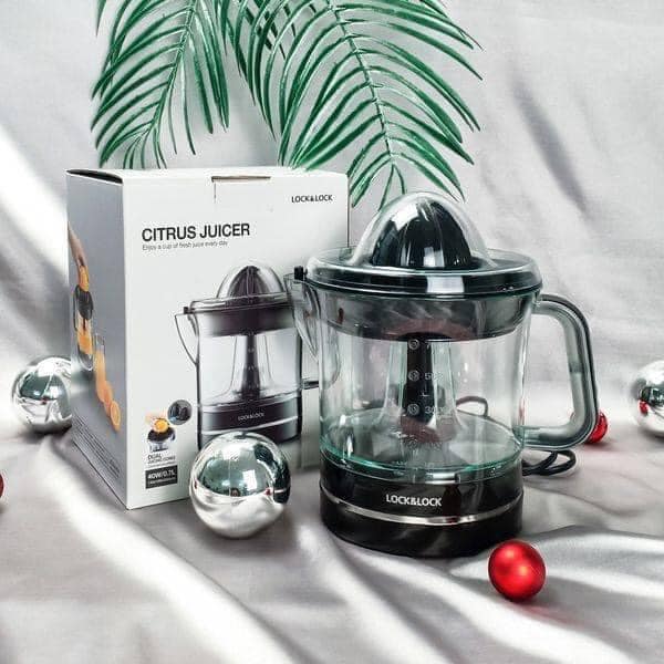 Máy vắt cam  Lock&Lock- dung tích 700ml -dễ dàng tháo lắp và vệ sinh EJJ236 ( màu đen)