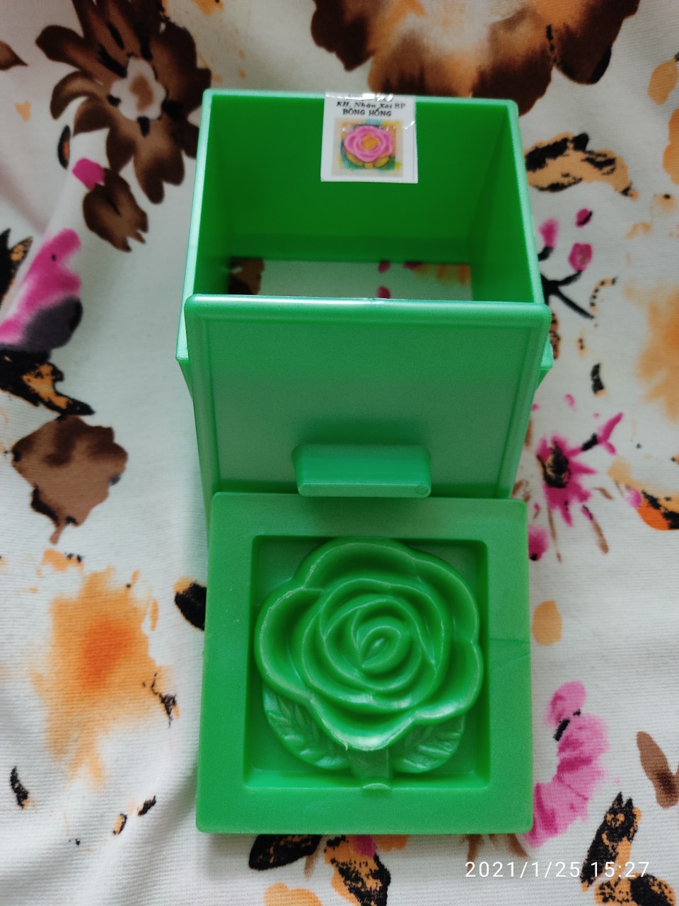 KHUÔN XÔI VUÔNG XANH 8 CM HÌNH HOA HỒNG NGỌC LAN