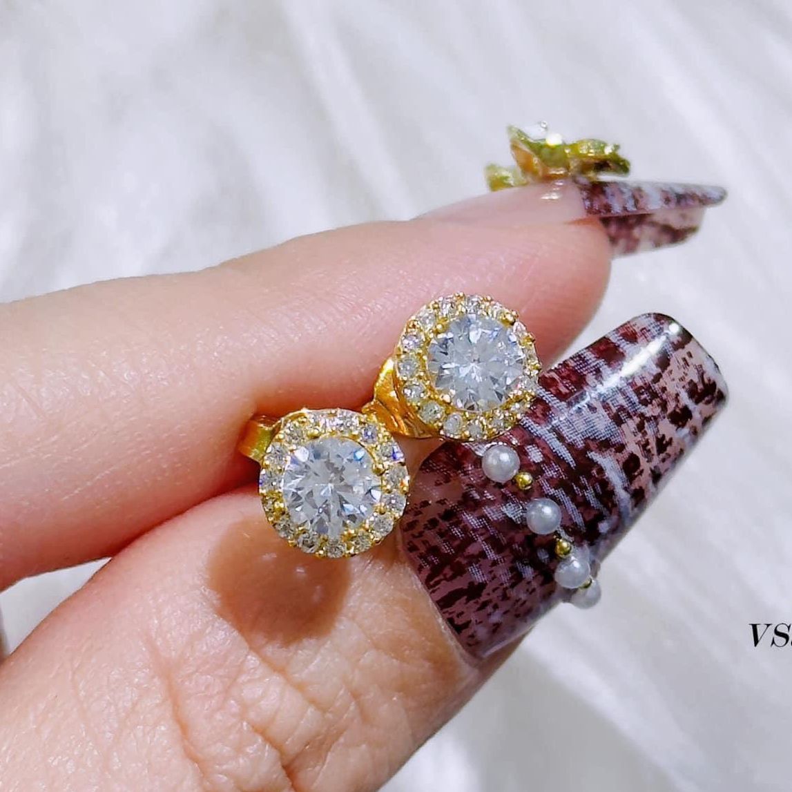 [HCM]Bông Tai Nữ Vàng - Hoa Tai Nữ vàng non | Bông tai đá pha lê cao cấp | Bông tai vàng 18k thiết kế dễ thương hoa tai nụ kim cương | Bông tai dự tiệc cưới | Trang Sức Gado B056