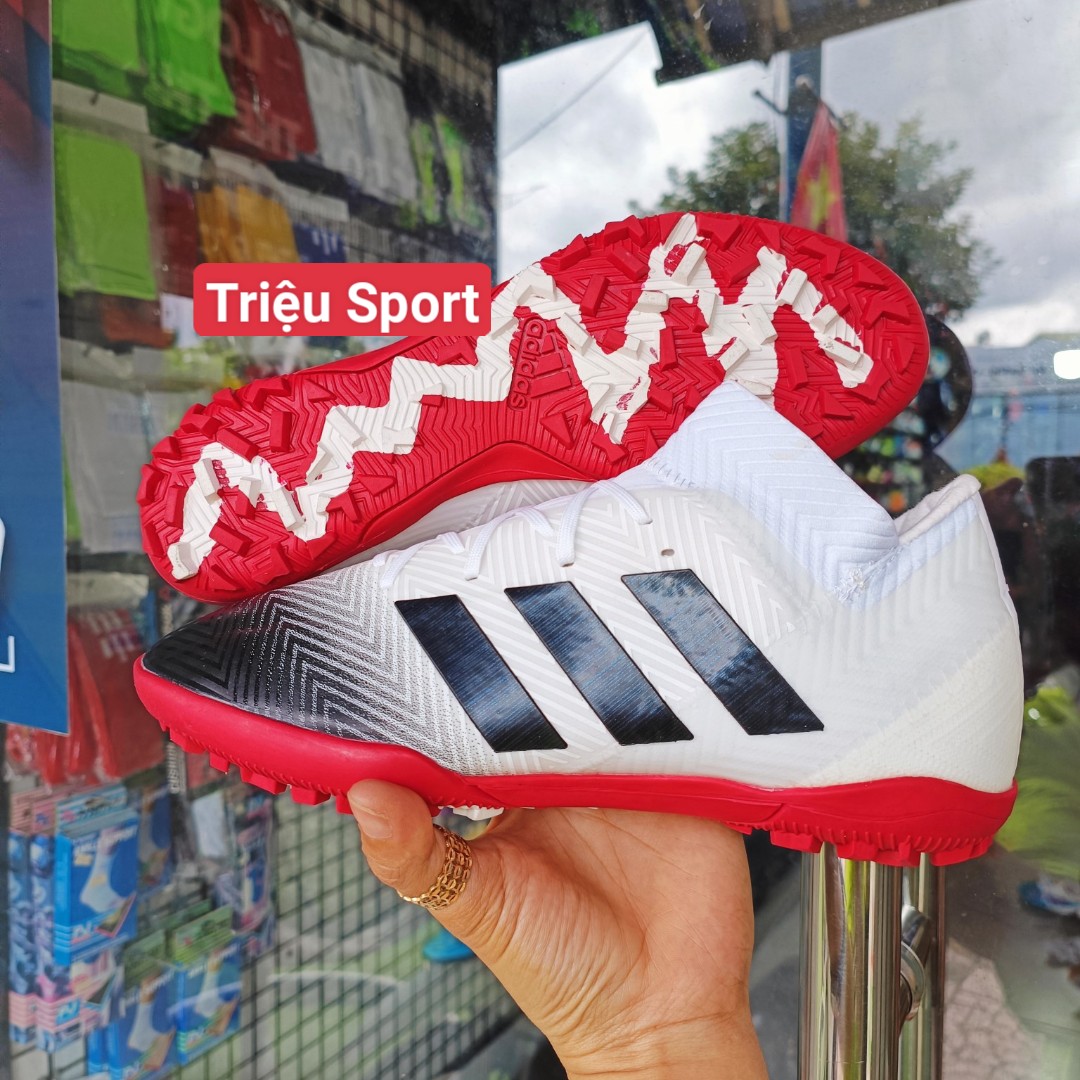 Giày đá bóng nemeziz 18.3 tf
