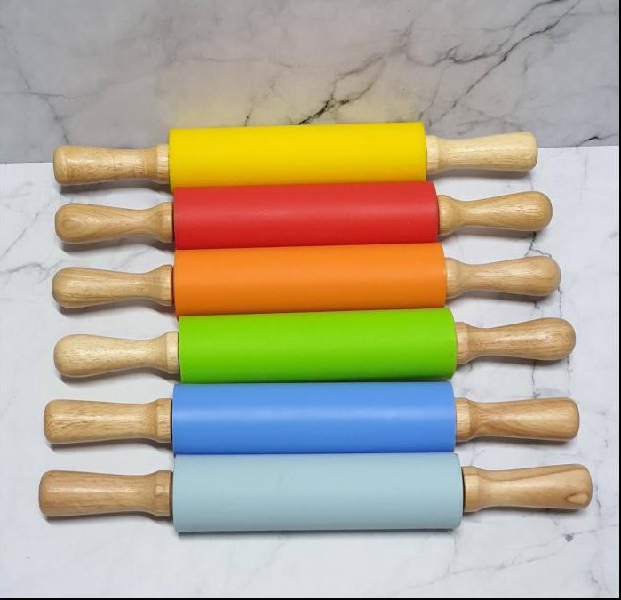 Cây lăn bột silicon,rolling có trục xoay 38cm -mầu sắc : ngẫu nhiên