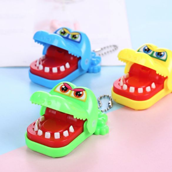 Móc khóa đồ chơi cá sấu cắn tay crocodile dentist mini