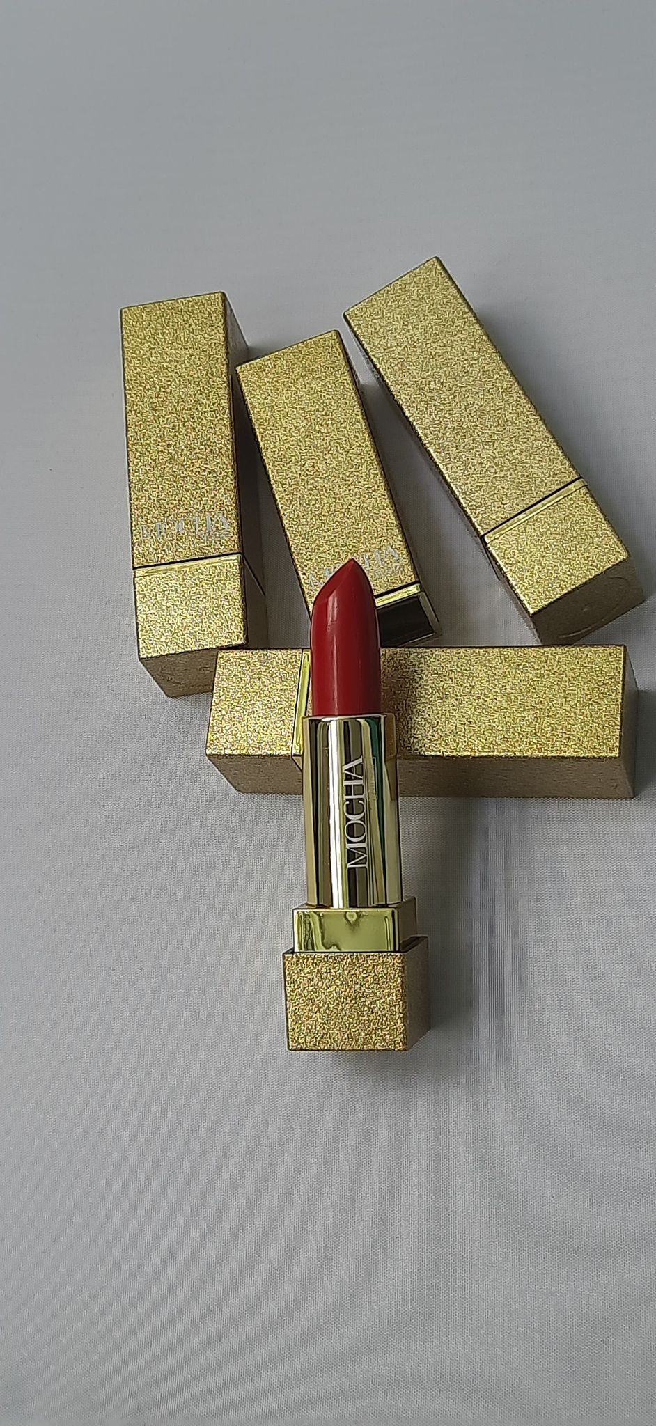 [HCM][SON HƯ HỘP BÁN XẢ HÀNG]  Son MOCHA MÀU ĐỎ vỏ ánh kim cực đẹp CHẤT SON MỊN - KHÔNG CHÌ