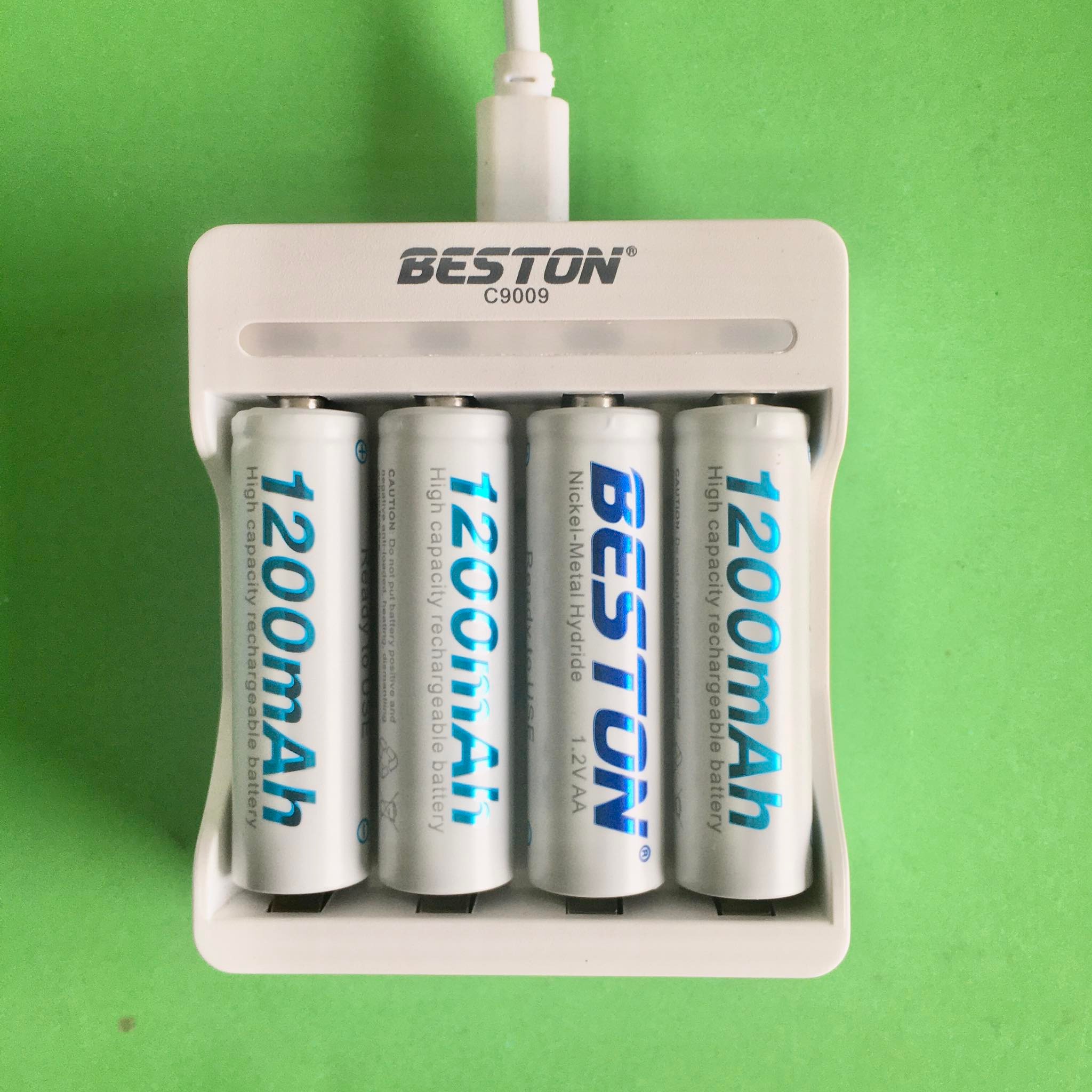 Bộ 4 pin tiểu sạc aa beston dung lượng 1200 mah kèm sạc beston c9009 tự ngắt khi đầy sạc tốc độ cao có led báo trạng thái sạc