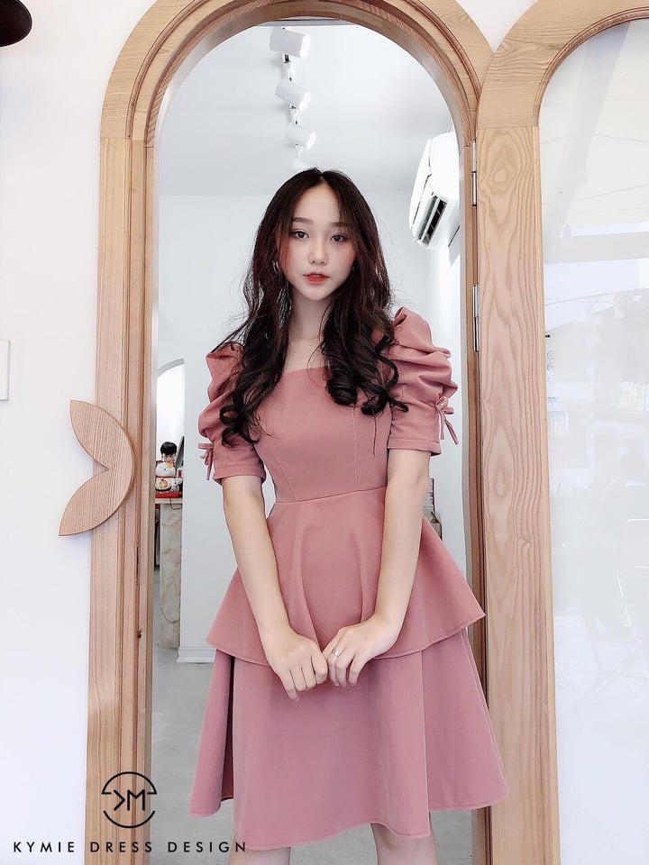 Đầm xòe hai tầng cổ vuông tay phồng thanh lịch