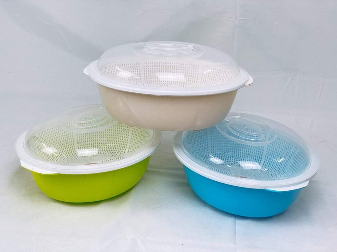 Bộ chậu rửa rau kèm rổ có nắp nhựa Việt Nhật. Kích thước: Rổ to: 30 x 26 x 9.5 cm. Rổ trung: 35 x 32.5 x 10.5 cm