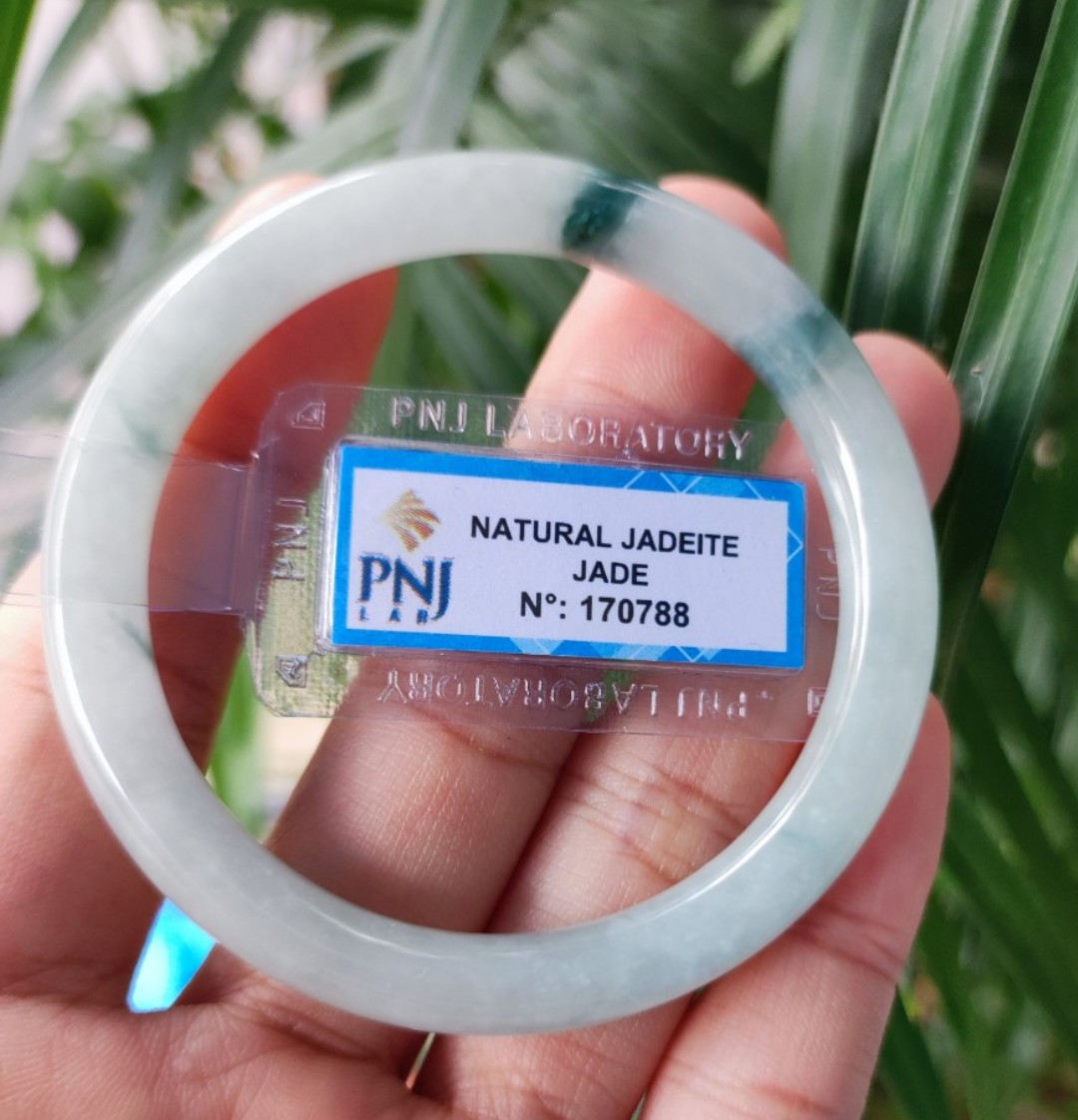 Vòng cẩm thạch size nhỏ 49mm, vân đá điểm lý, đã kiểm định PNJ, ảnh thực tế - xưởng buôn đá phong thủy Huỳnh Đào