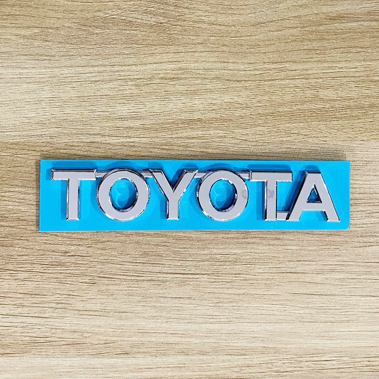 Logo toyota - màu bạc - loại lớn cho các dòng xe hơi - oto toyota camry
