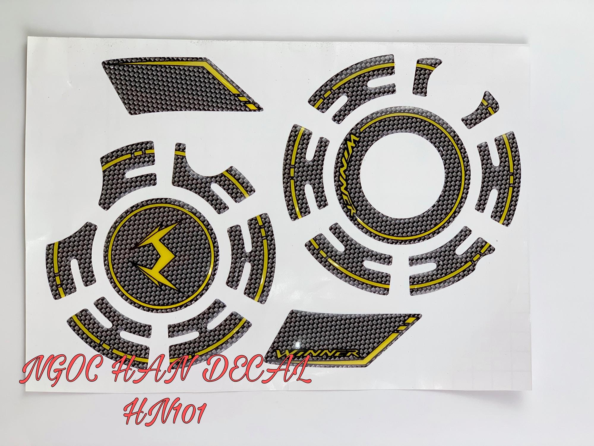 Tem nổi dán nồi Winner màu carbon viền vàng có cán nhựa dẻo -- NGỌC HÂN DECAL