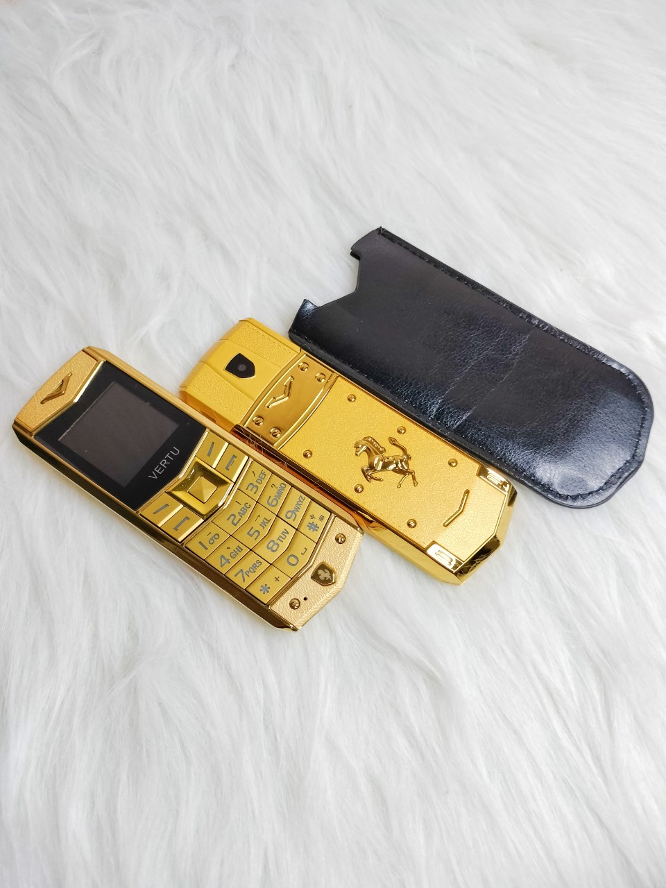 Điện thoại độc lạ Vertu A8 tặng kèm bao da pin thêm đẩng cấp sang trọng giá rẻ