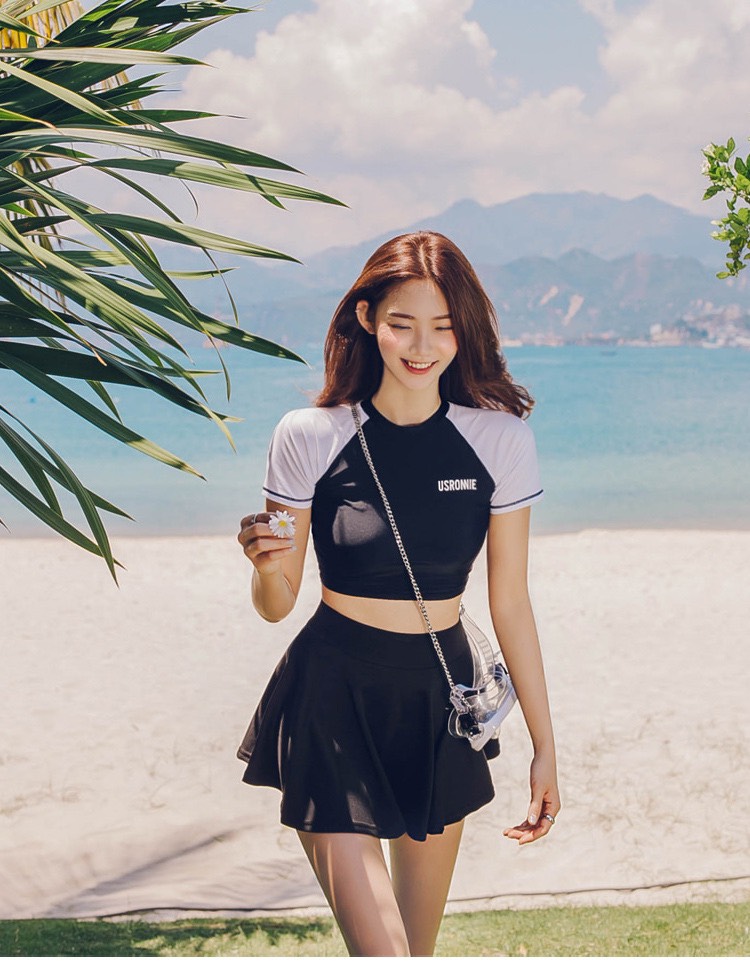 Bikini 2 mảnh váy kín đáo