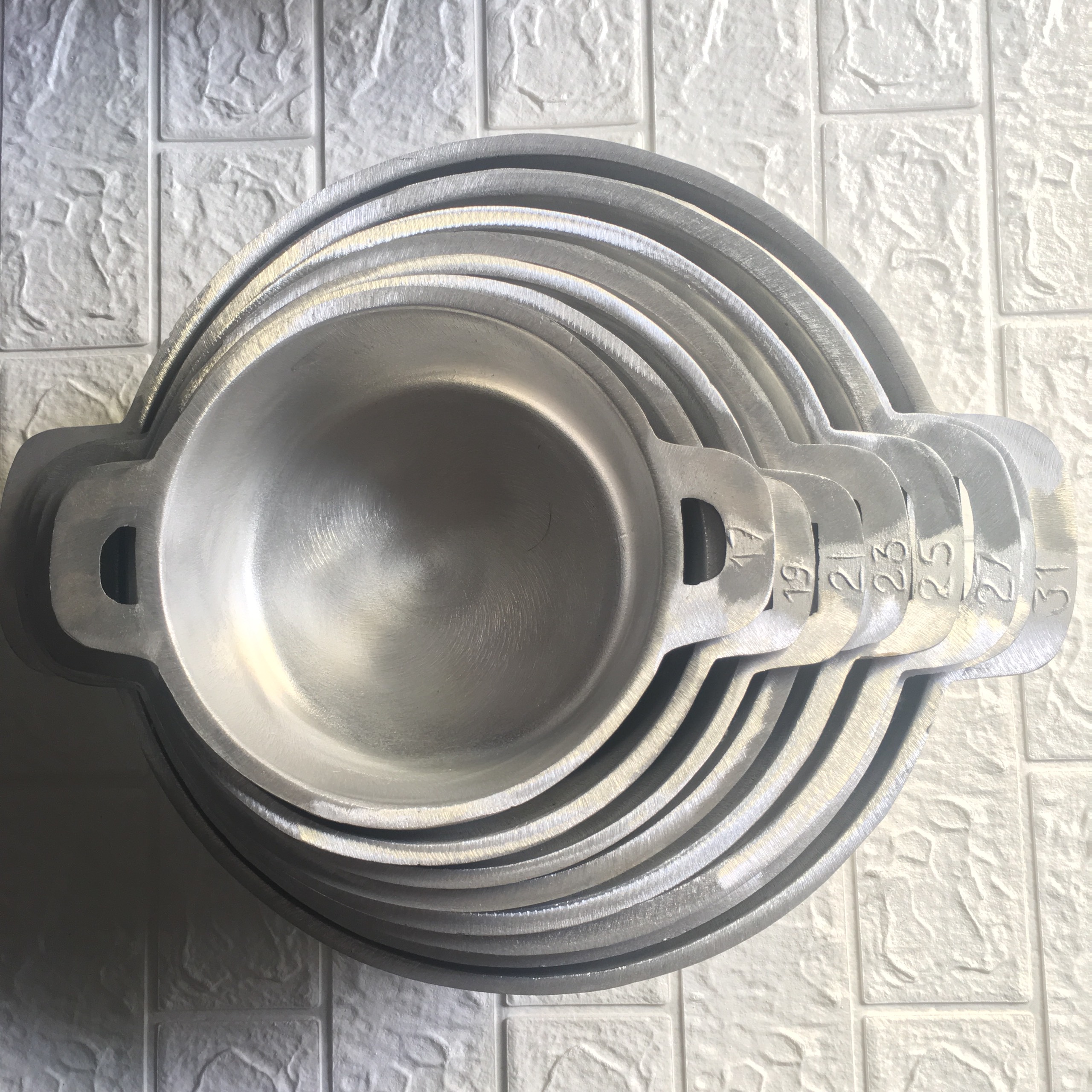 Nồi Gang huyền thoại đúc nguyên khối Size 17cm-31cm . Dung tích 1.35 lít đến 3.5 lít