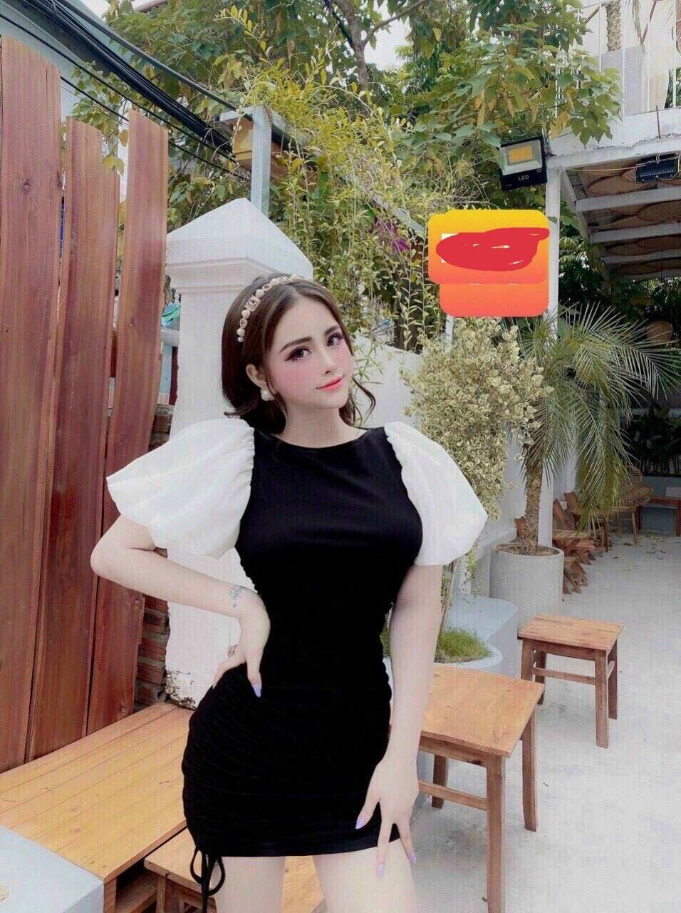 Đầm body ôm dây rút hai bên hông, cổ tròn, phối tay ngắn phồng sang chảnh