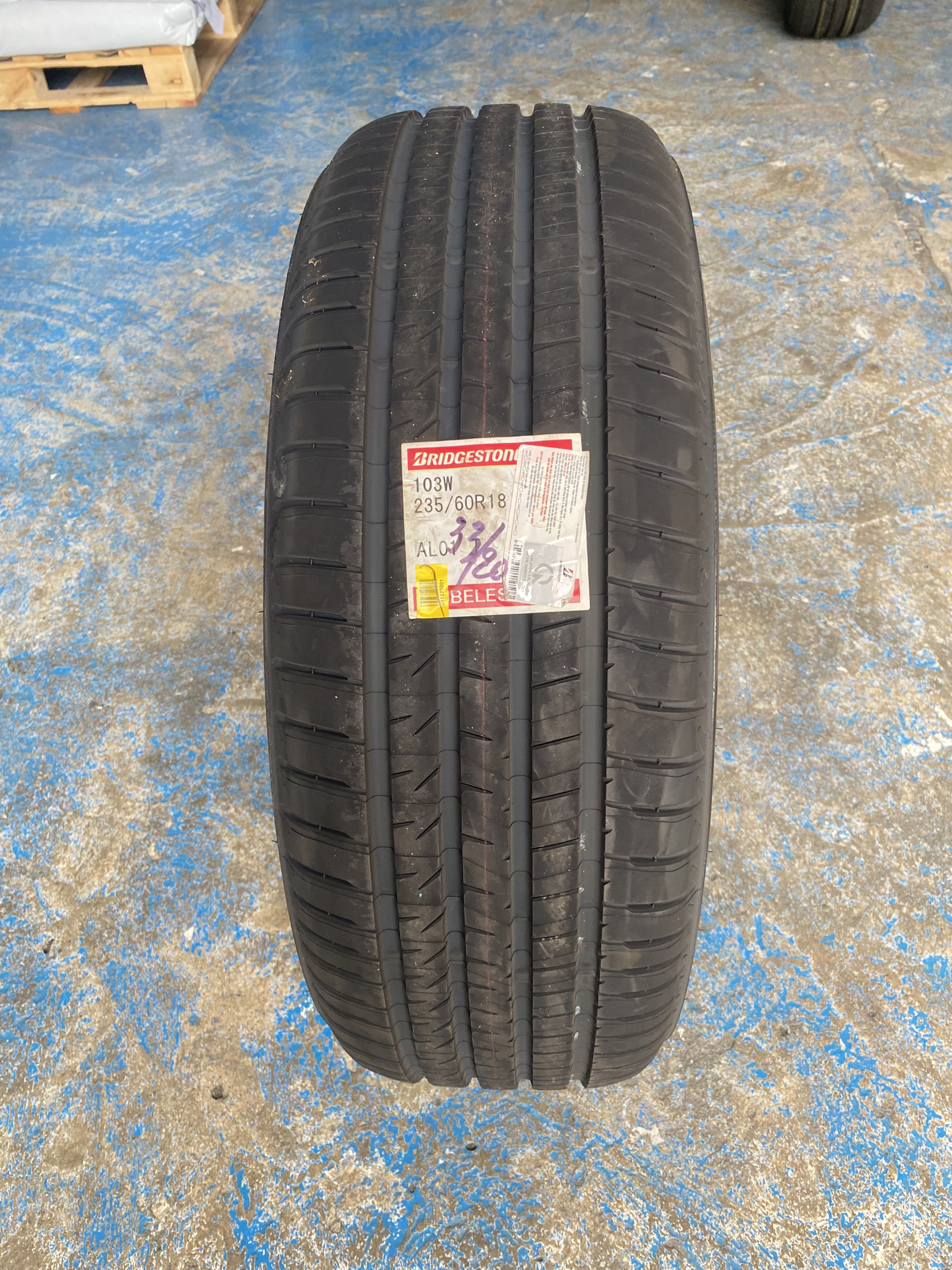 Lốp bridgestone 235/60r18 al01 nhật
