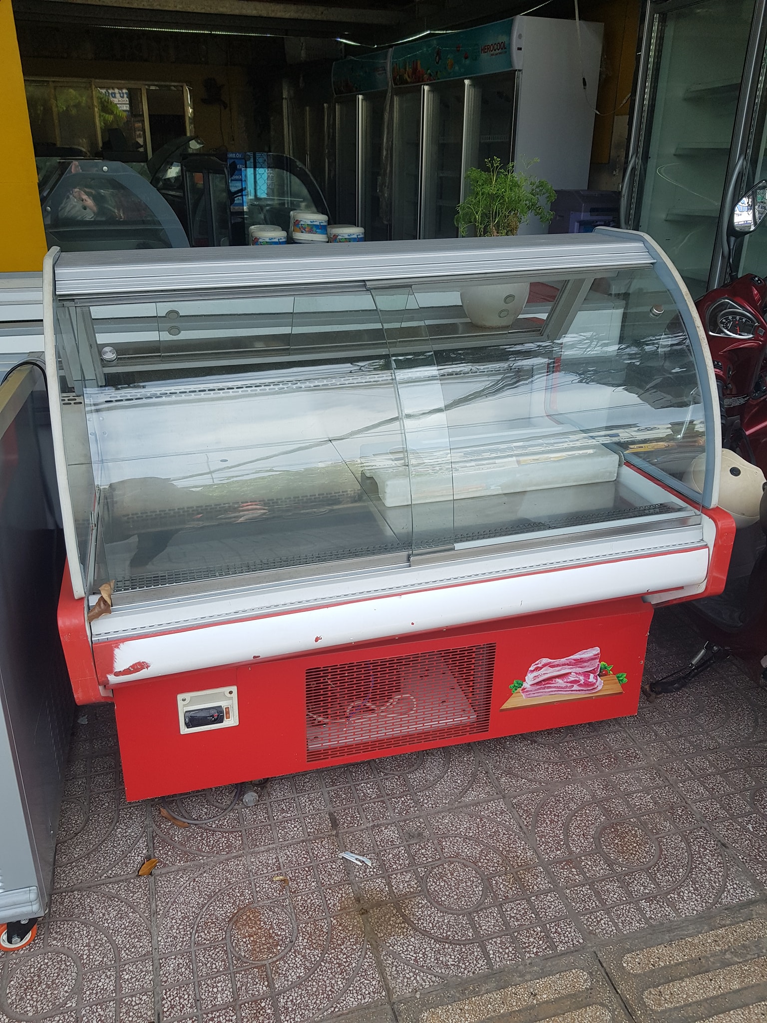 tủ trưng bày và bảo quản thịt nguội hiệu carier mới 95%