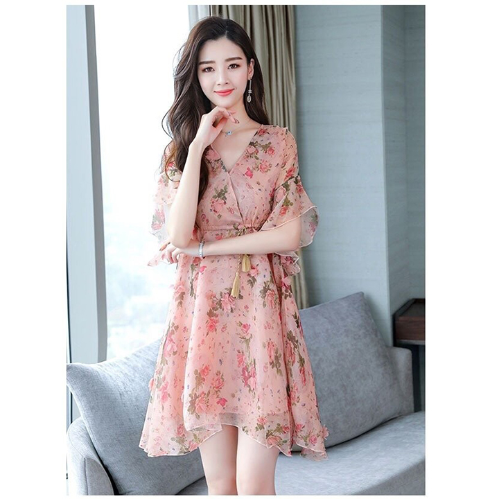 Đầm đính hoa thắt dây eo thanh lịch