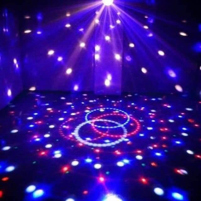 Đèn Laser Nhiều Hiệu Ứng Quét Tia Chớp Nháy Đổi Màu