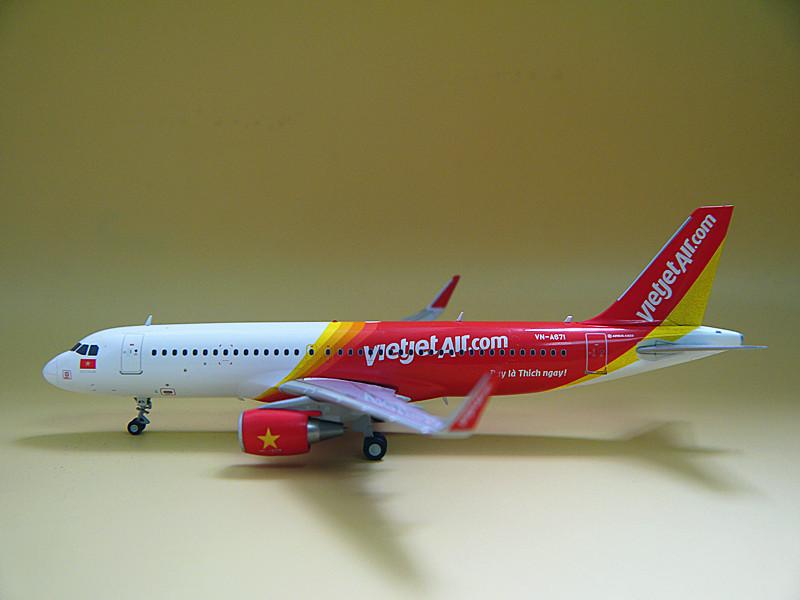 Mô hình máy bay airbus a320 vietjetair tỉ lệ 1:200
