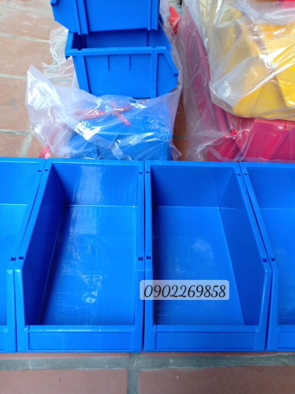 Khay nhựa a8 - kích thước 354 x 210 x 143mm