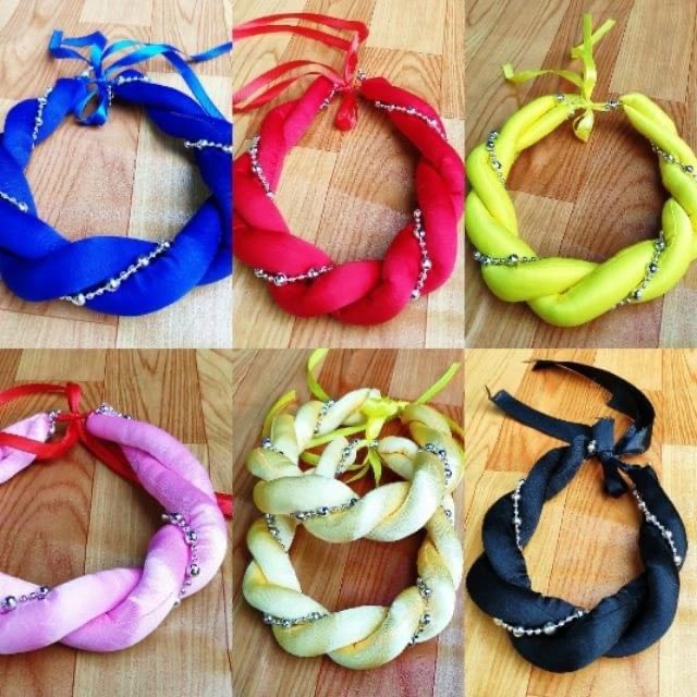 Mấn đội đầu cho bé và mẹ phối cùng áo dài