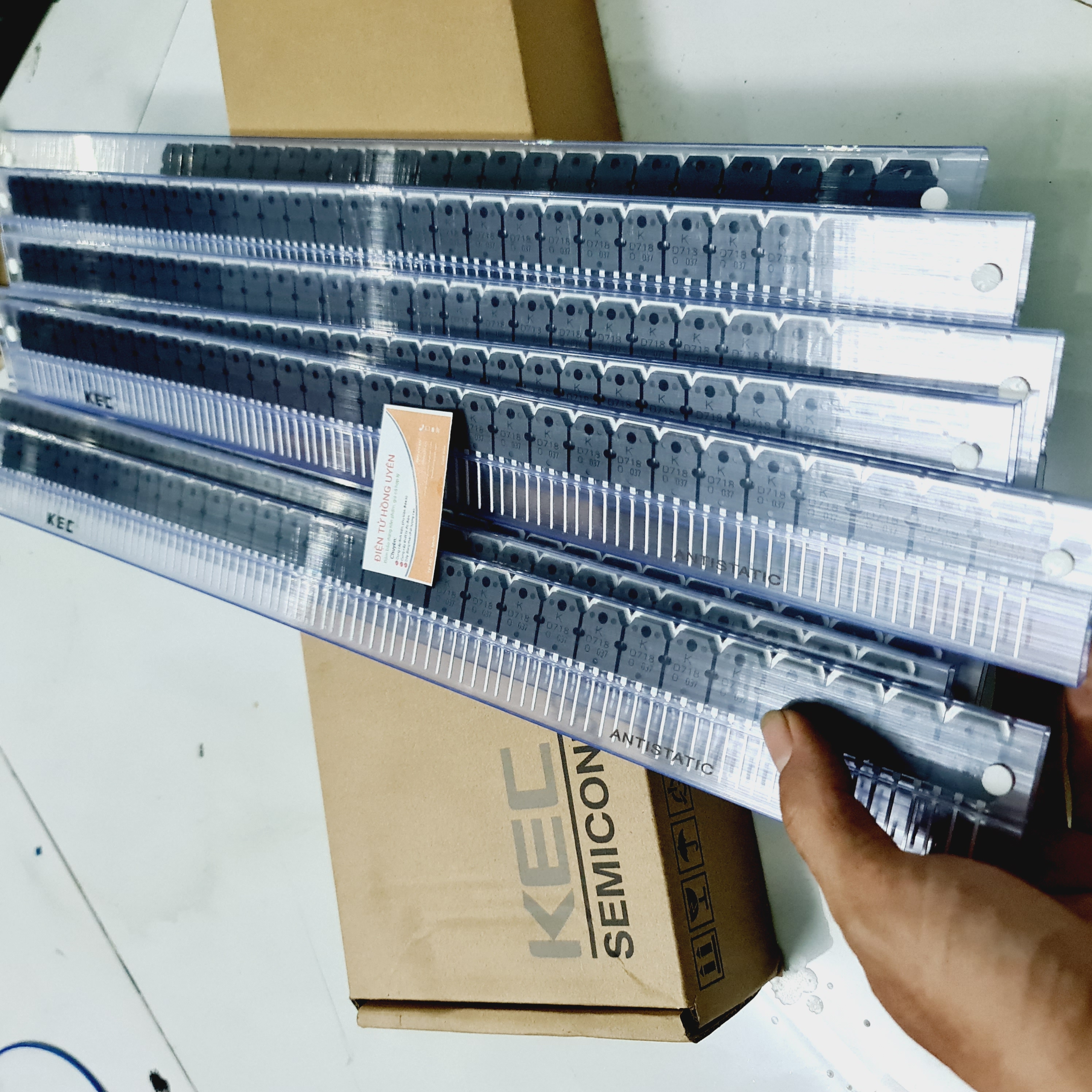 1 cây D718 (30 con sò D718). Trans NPN 8A 120V Chính hãng KEC, lưng đồng loại tốt. Sò công suất D718