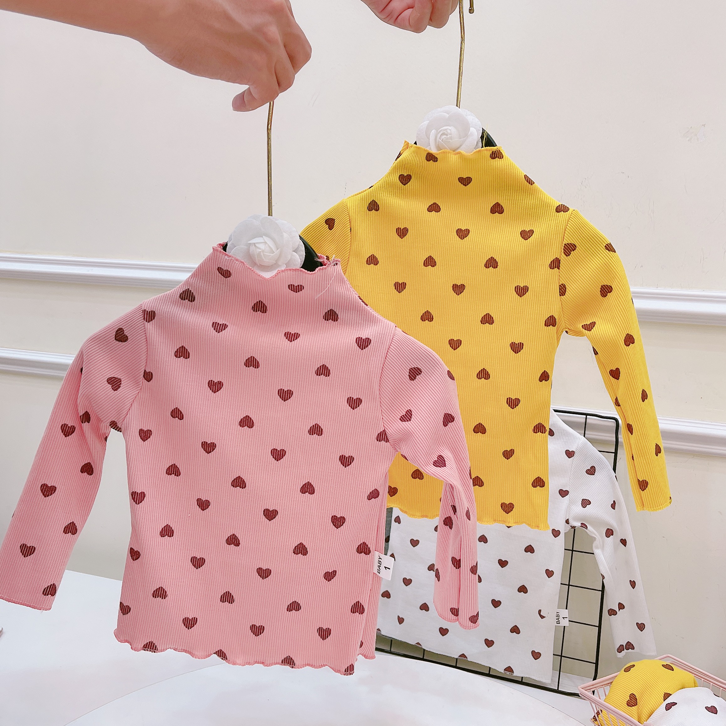 Combo 3 áo bé gái thun tăm hình trái tim cao cổ