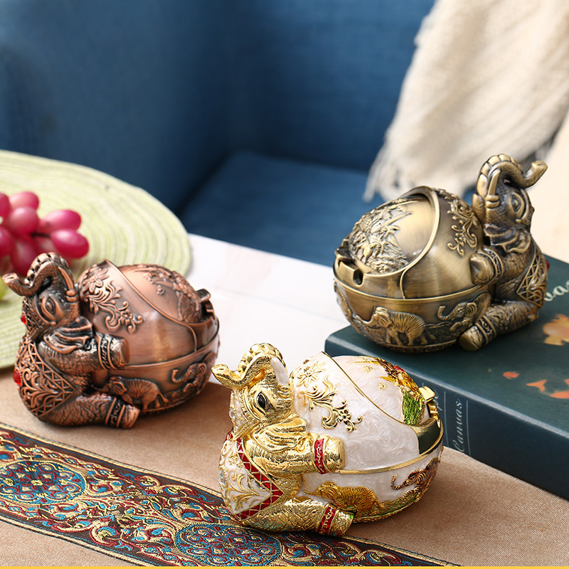 Gạt tàn thuốc lá hình tượng Voi cổ có nắp kéo đậy kín độc đáo GTT117