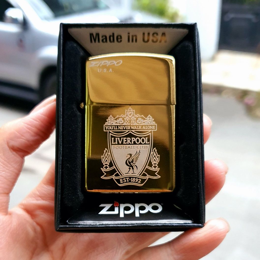 Bật Lửa Zippo Đội Bóng Liver-pool Đời La Mã ( Tặng Đá Bấc Xịn) Hộp Quẹt Thích Hợp Làm Quà Sưu Tầm