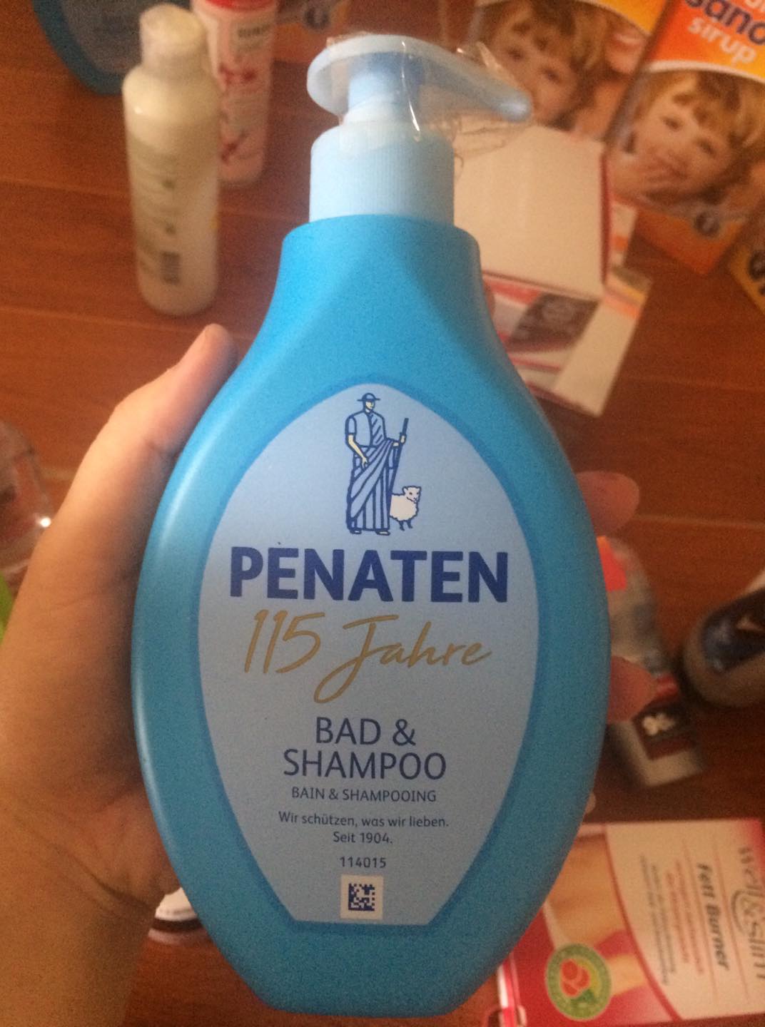 Sữa tắm gội kết hợp Penaten cho bé