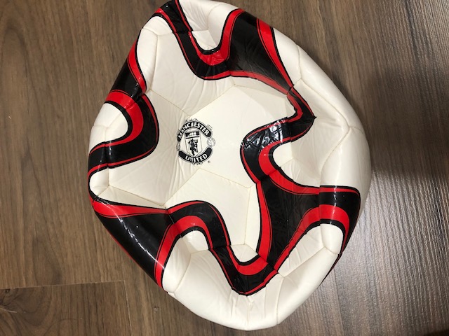 Combo Mũ + Khăn + Bóng đội bóng của Manchester United