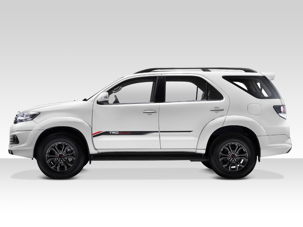 Tem dán sườn xe fortuner TRD