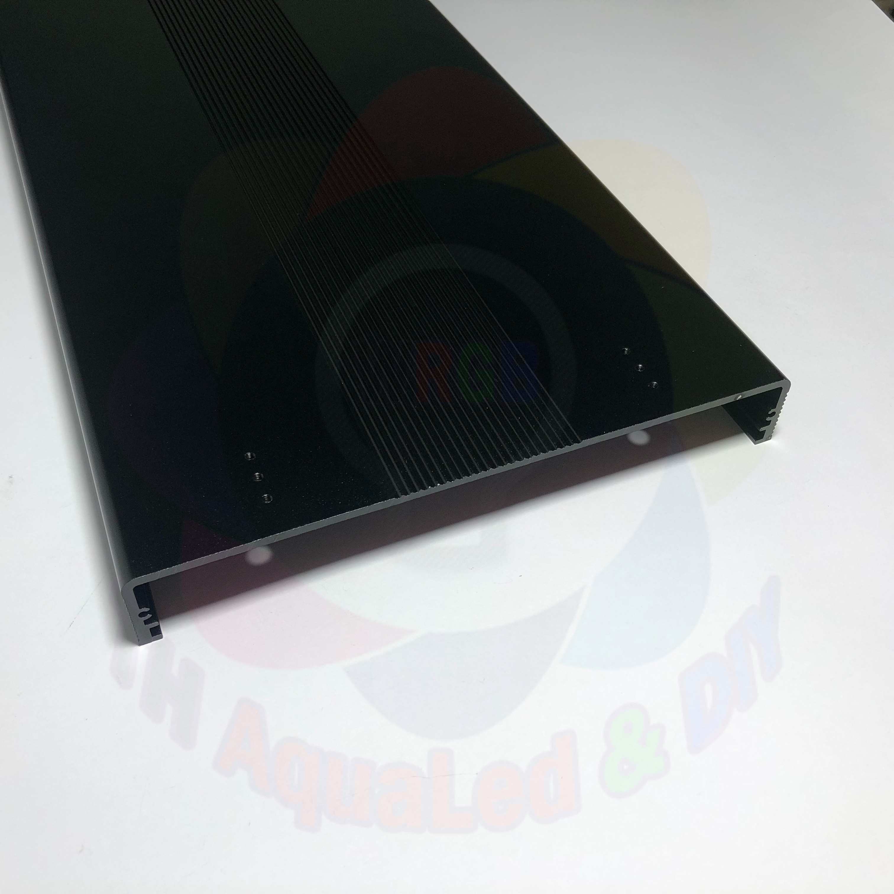 Bộ máng TH220 kèm phụ kiện DIY đèn LED thủy sinh. Khổ máng rộng, thiết kế cho đa dạng các loại đèn. Kich thước 52-112cm