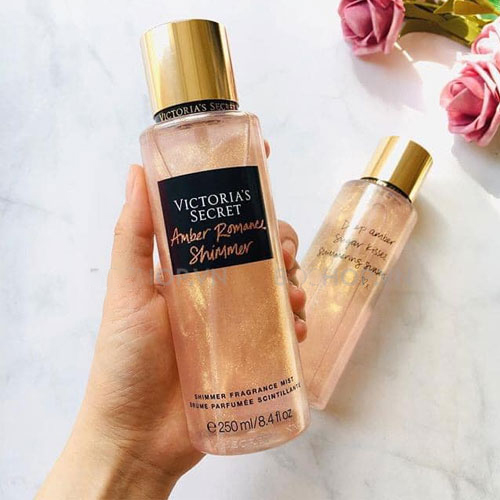 Xịt khử mùi cơ thể Romance Shimmer 250ml